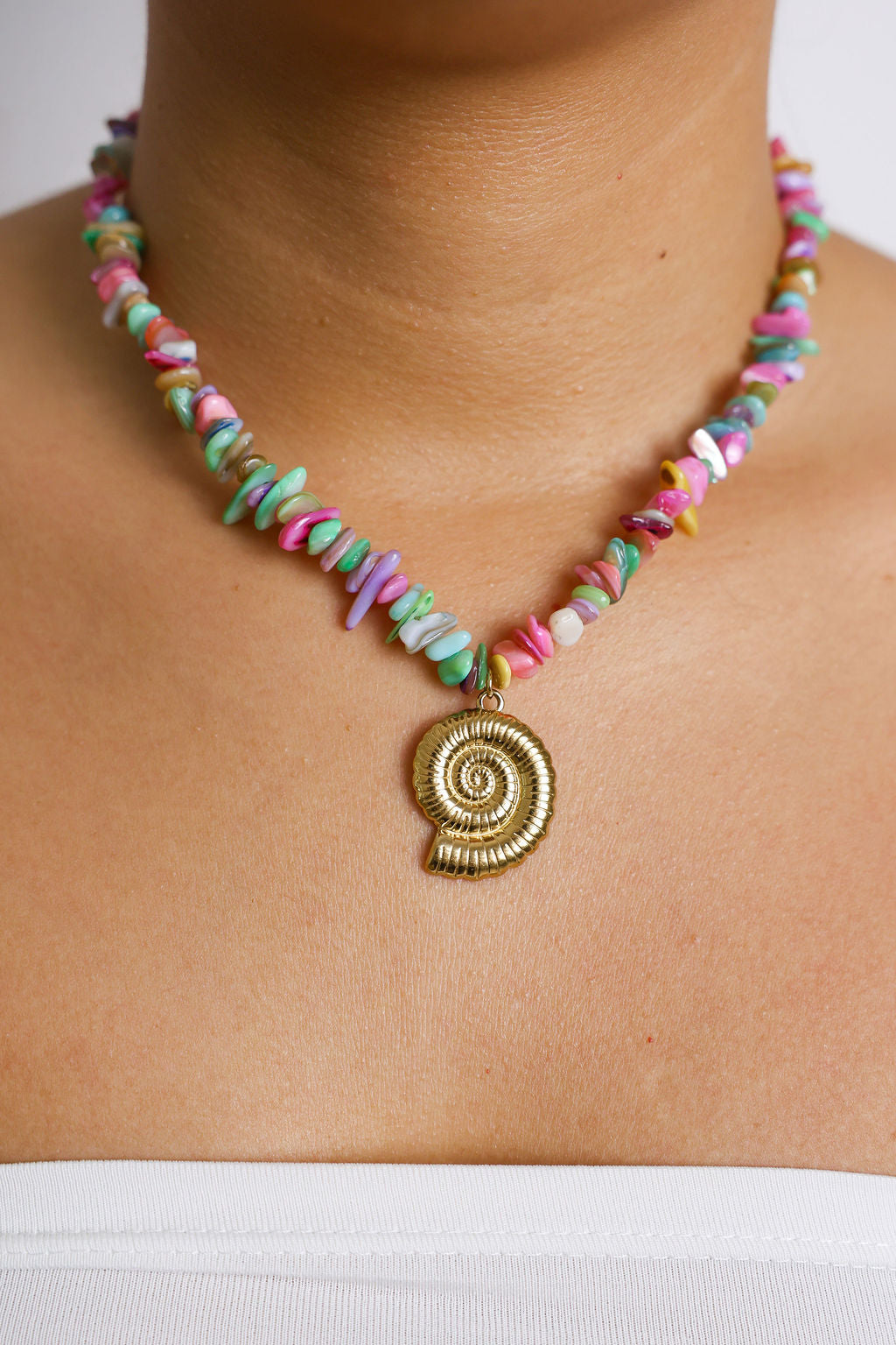COLLAR CARACOL MULTICOLOR